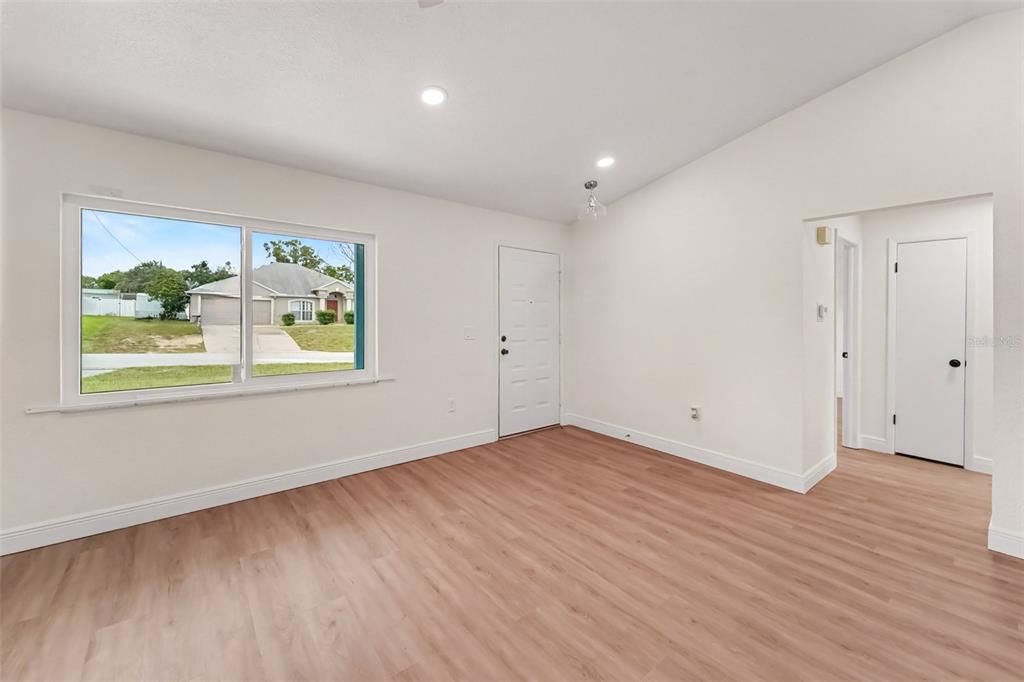 For Sale: $234,950 (2 beds, 2 baths, 946 Square Feet)