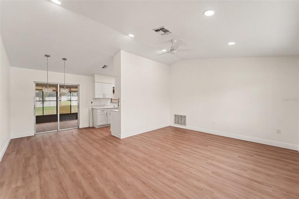 For Sale: $234,950 (2 beds, 2 baths, 946 Square Feet)