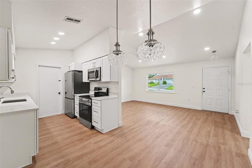 For Sale: $234,950 (2 beds, 2 baths, 946 Square Feet)