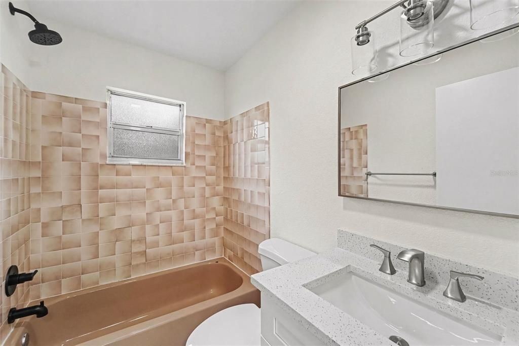 For Sale: $234,950 (2 beds, 2 baths, 946 Square Feet)