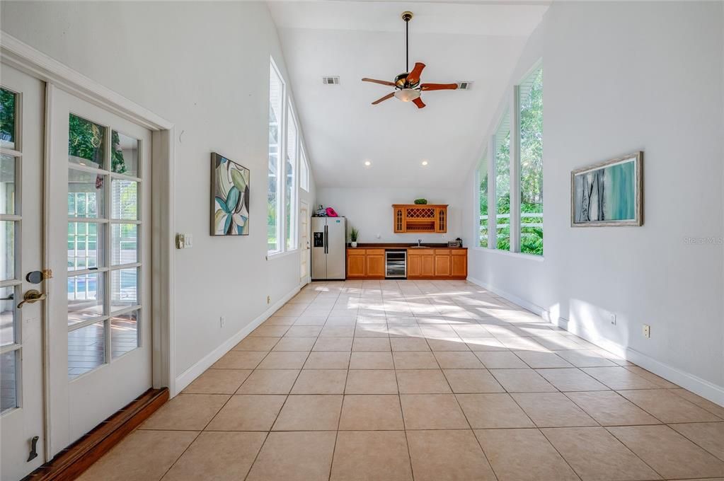 En Venta: $737,000 (6 camas, 3 baños, 3773 Pies cuadrados)