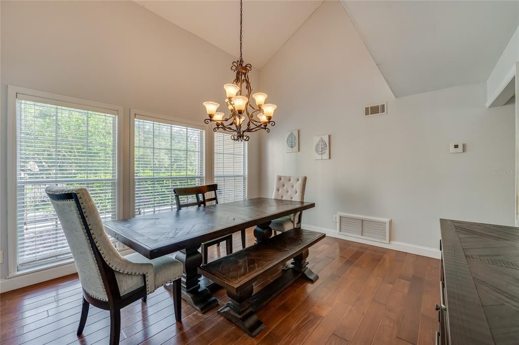 En Venta: $737,000 (6 camas, 3 baños, 3773 Pies cuadrados)