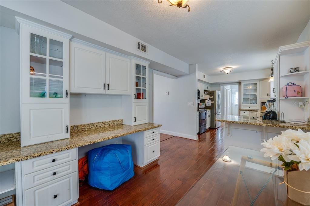En Venta: $737,000 (6 camas, 3 baños, 3773 Pies cuadrados)