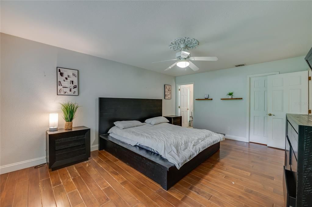 En Venta: $737,000 (6 camas, 3 baños, 3773 Pies cuadrados)