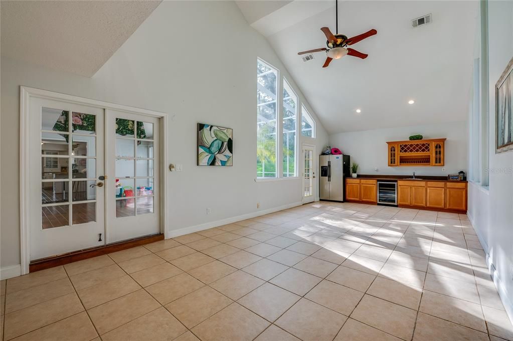 En Venta: $737,000 (6 camas, 3 baños, 3773 Pies cuadrados)