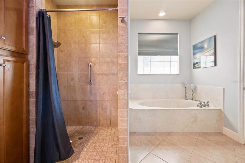 For Sale: $510,000 (4 beds, 2 baths, 2527 Square Feet)