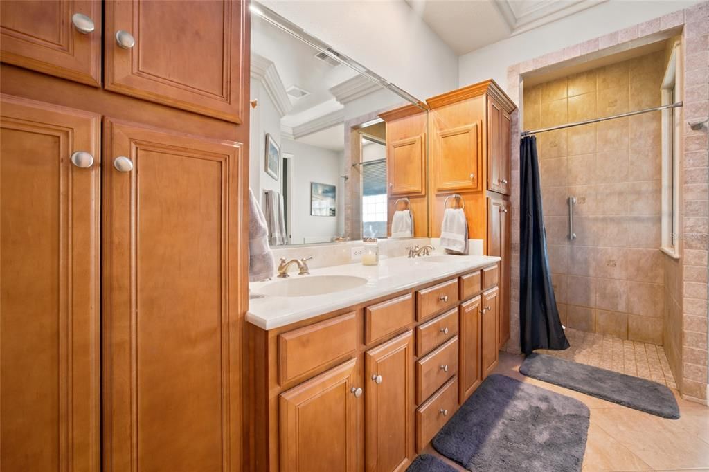 For Sale: $510,000 (4 beds, 2 baths, 2527 Square Feet)