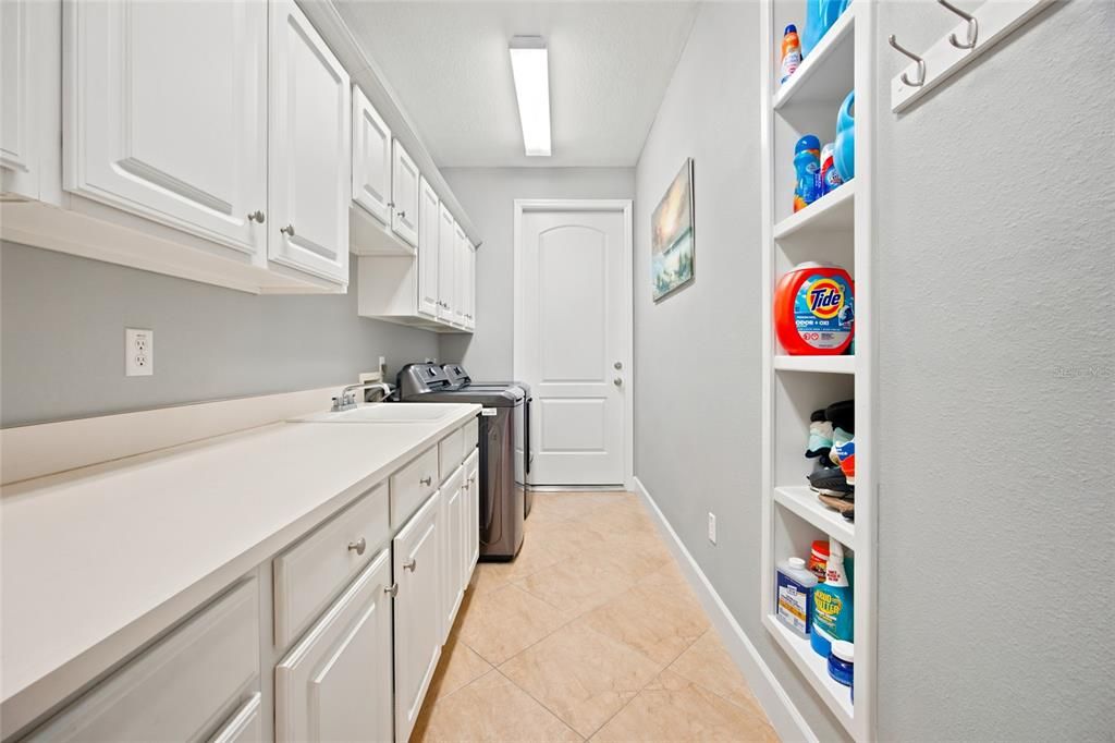 For Sale: $510,000 (4 beds, 2 baths, 2527 Square Feet)
