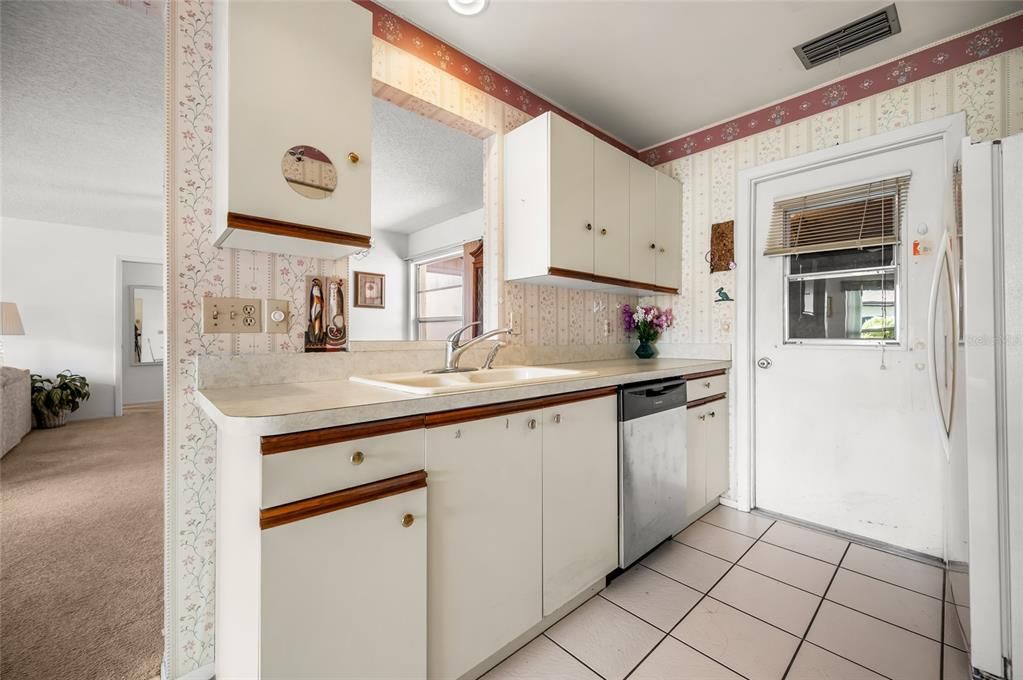 На продажу: $150,000 (2 спален, 2 ванн, 1232 Квадратных фут)