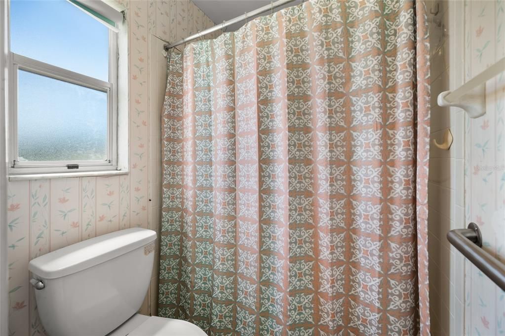 На продажу: $150,000 (2 спален, 2 ванн, 1232 Квадратных фут)