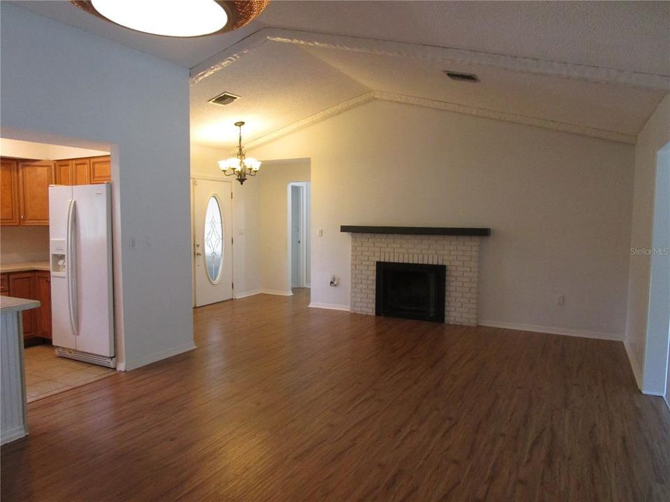 For Sale: $309,900 (3 beds, 2 baths, 1708 Square Feet)