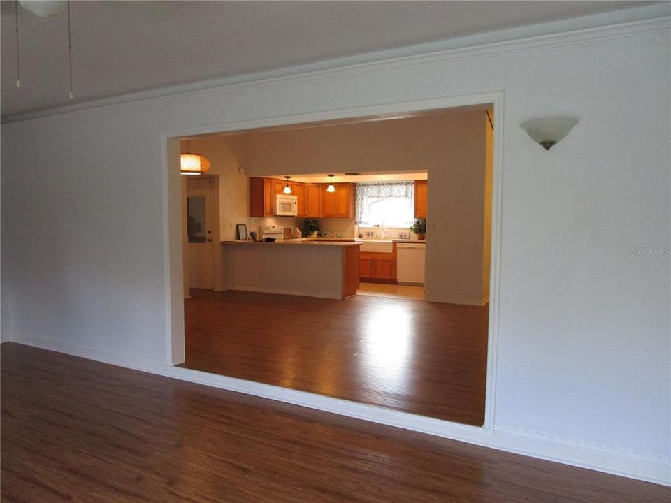 For Sale: $309,900 (3 beds, 2 baths, 1708 Square Feet)
