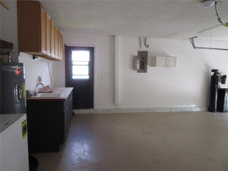 For Sale: $309,900 (3 beds, 2 baths, 1708 Square Feet)