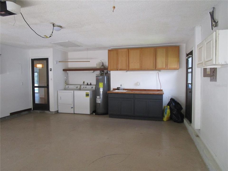 For Sale: $309,900 (3 beds, 2 baths, 1708 Square Feet)