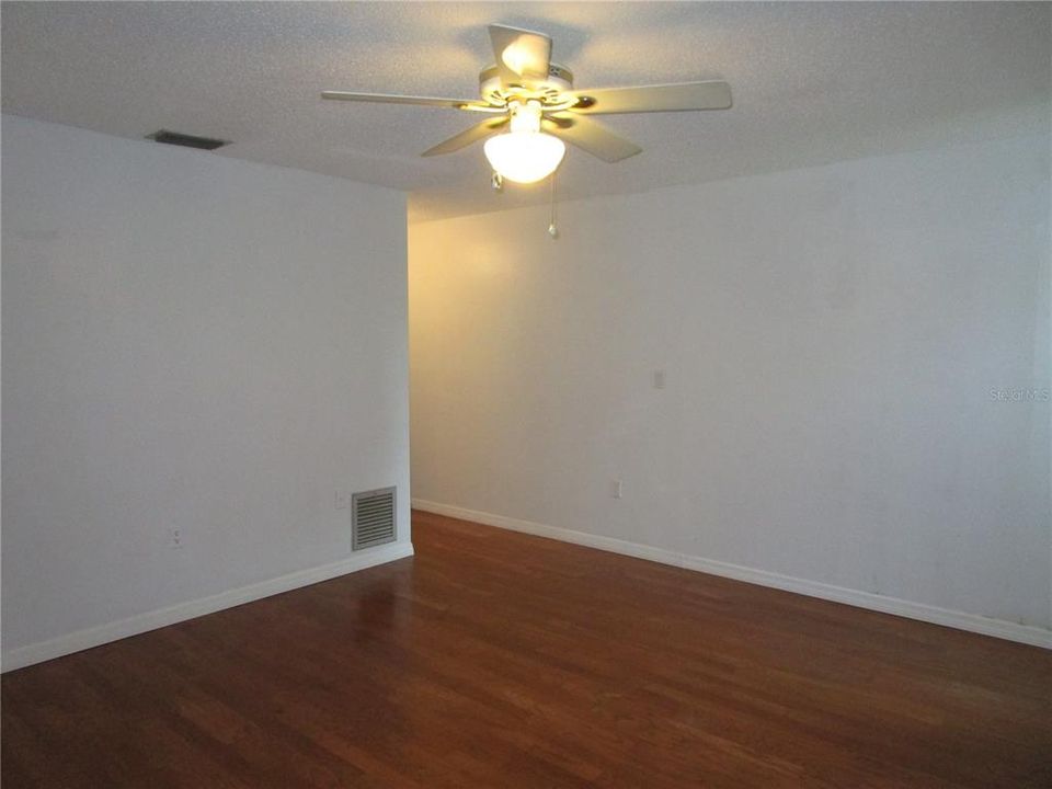 For Sale: $309,900 (3 beds, 2 baths, 1708 Square Feet)