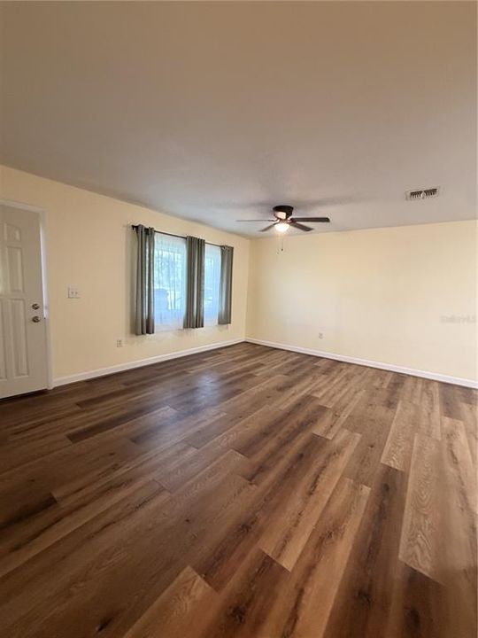 For Sale: $268,900 (3 beds, 2 baths, 1075 Square Feet)