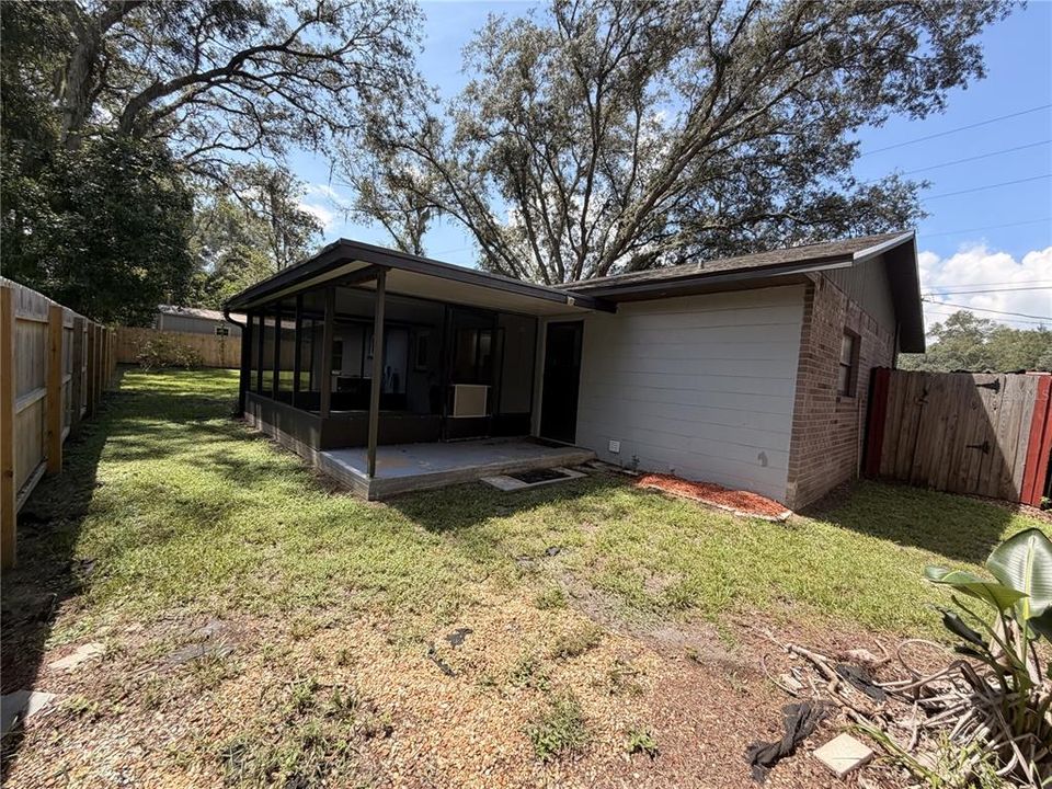 For Sale: $268,900 (3 beds, 2 baths, 1075 Square Feet)