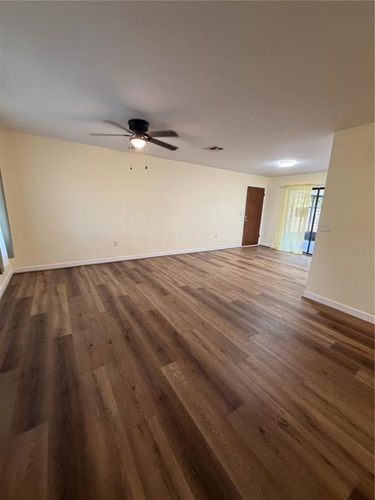 For Sale: $268,900 (3 beds, 2 baths, 1075 Square Feet)