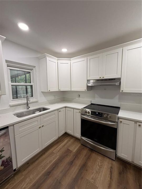 For Sale: $268,900 (3 beds, 2 baths, 1075 Square Feet)