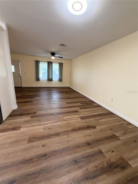 For Sale: $268,900 (3 beds, 2 baths, 1075 Square Feet)