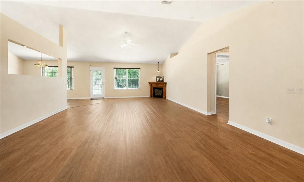 For Sale: $465,000 (4 beds, 2 baths, 2558 Square Feet)