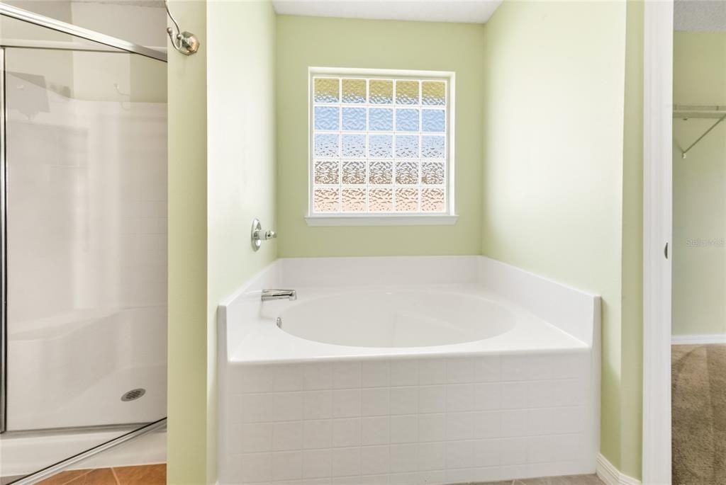 For Sale: $465,000 (4 beds, 2 baths, 2558 Square Feet)