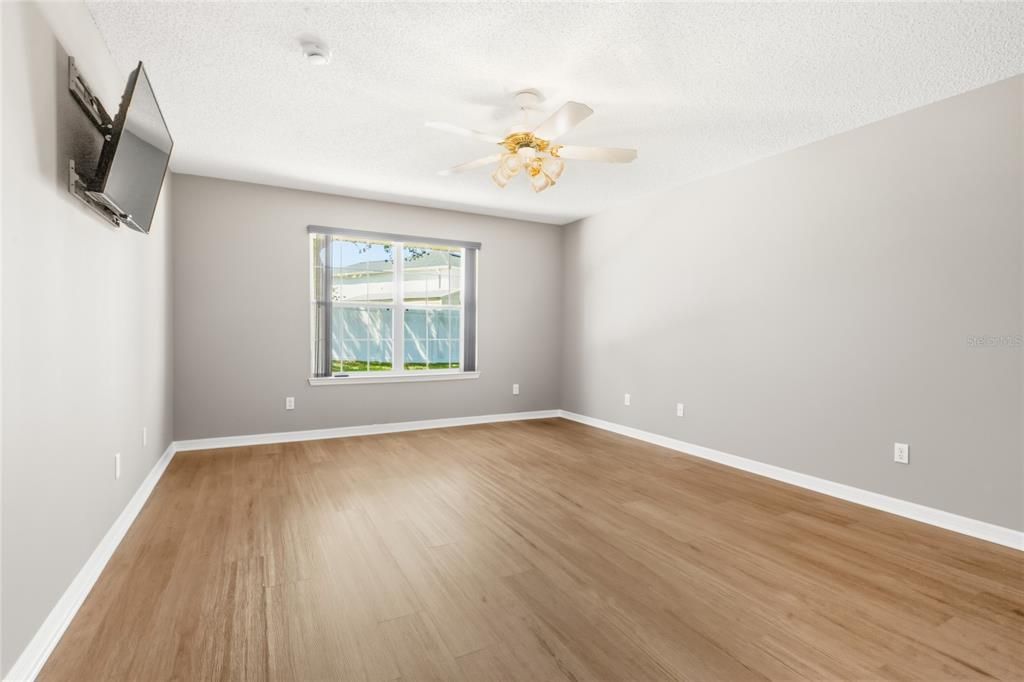 For Sale: $465,000 (4 beds, 2 baths, 2558 Square Feet)