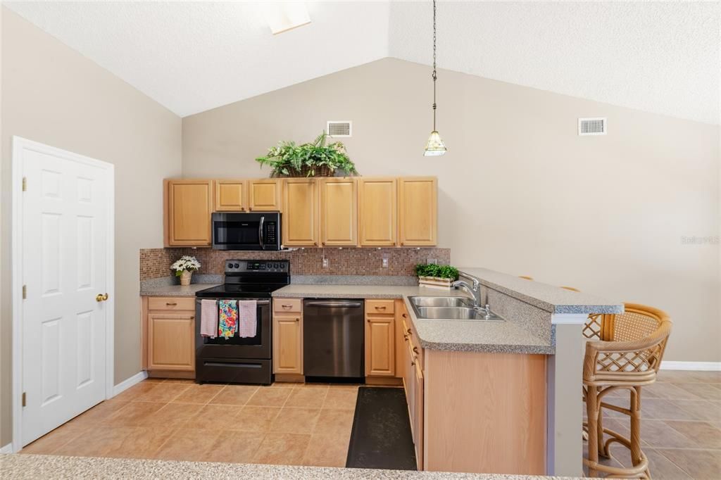For Sale: $465,000 (4 beds, 2 baths, 2558 Square Feet)