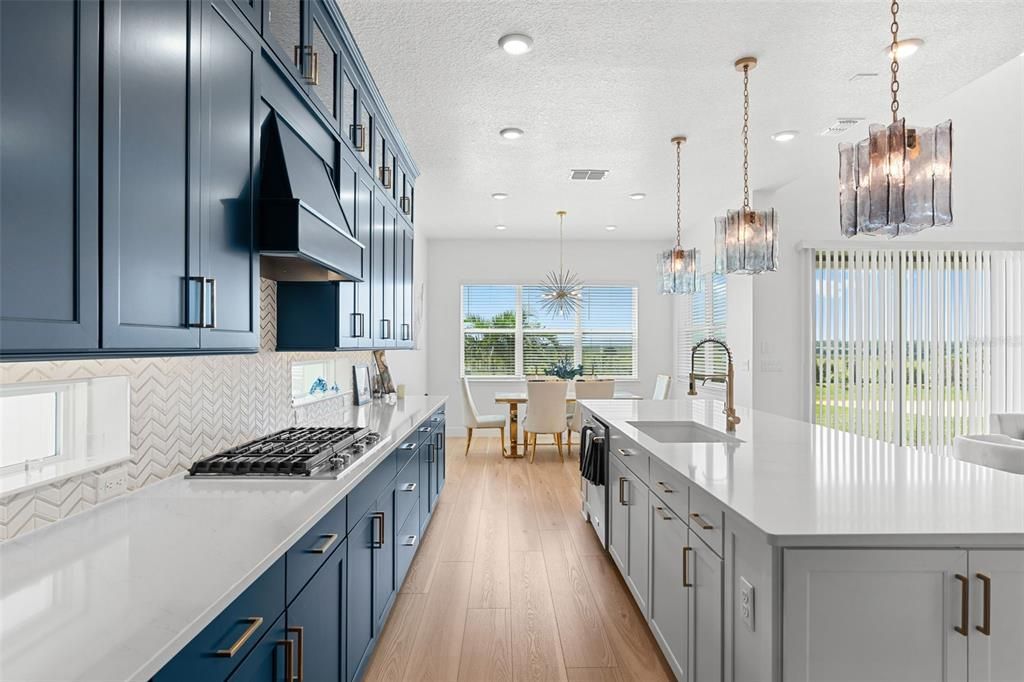 En Venta: $1,325,000 (5 camas, 5 baños, 4441 Pies cuadrados)