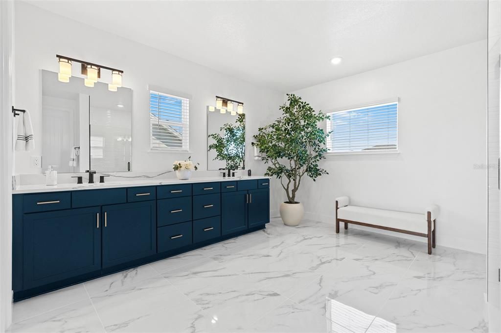En Venta: $1,325,000 (5 camas, 5 baños, 4441 Pies cuadrados)