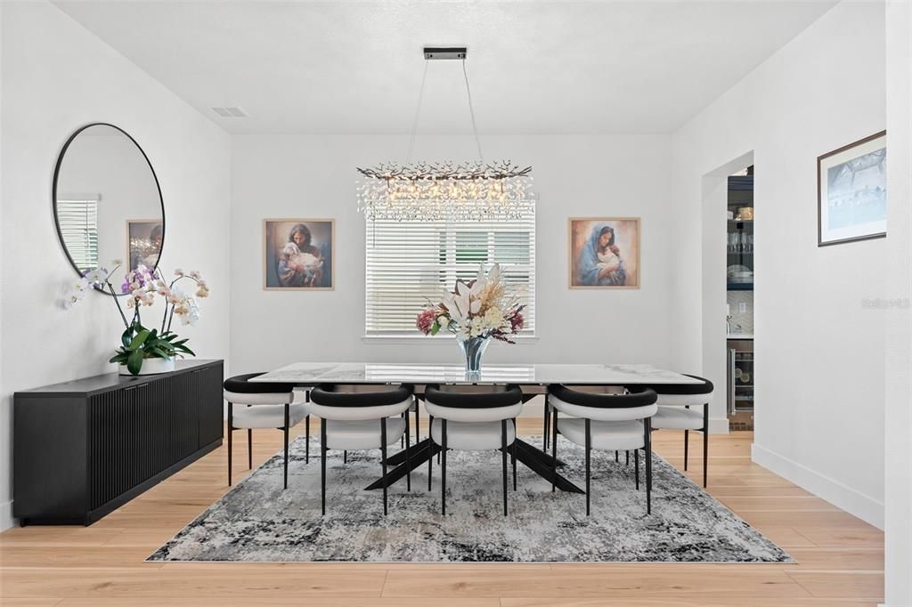 En Venta: $1,325,000 (5 camas, 5 baños, 4441 Pies cuadrados)