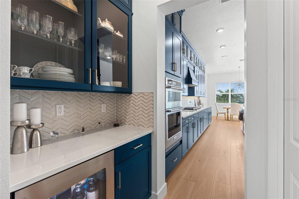 En Venta: $1,325,000 (5 camas, 5 baños, 4441 Pies cuadrados)