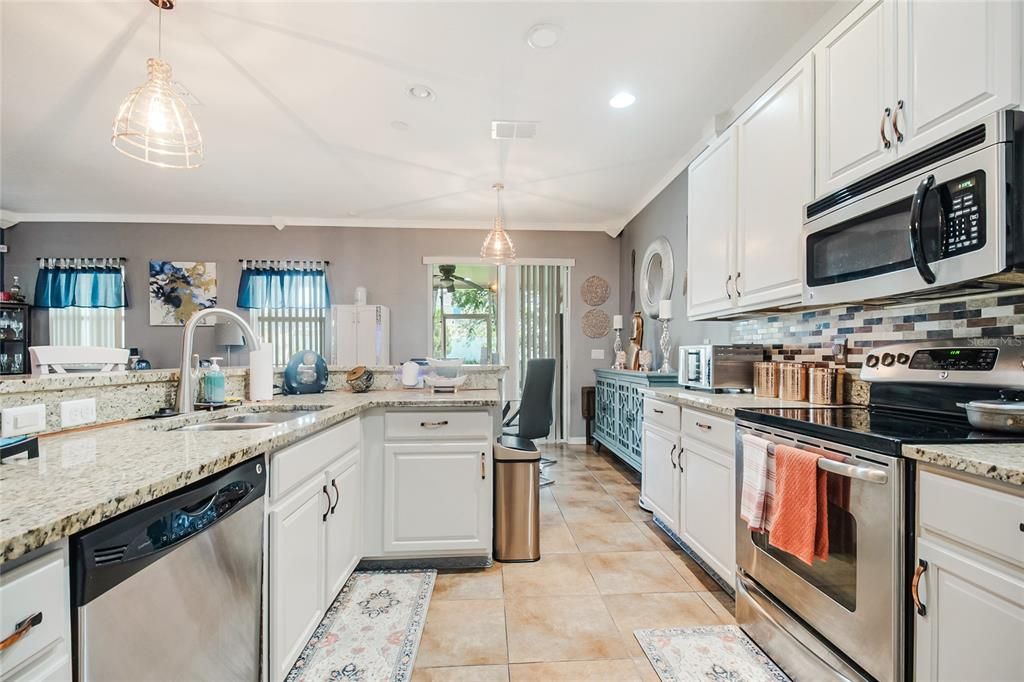 For Sale: $320,000 (3 beds, 2 baths, 1634 Square Feet)