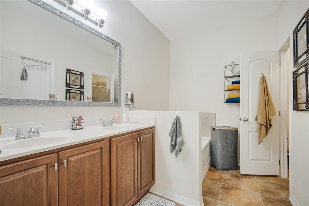 For Sale: $320,000 (3 beds, 2 baths, 1634 Square Feet)