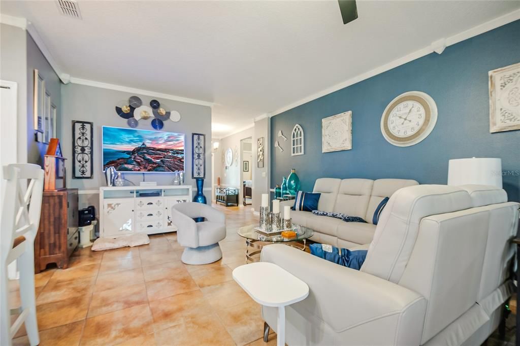 For Sale: $320,000 (3 beds, 2 baths, 1634 Square Feet)