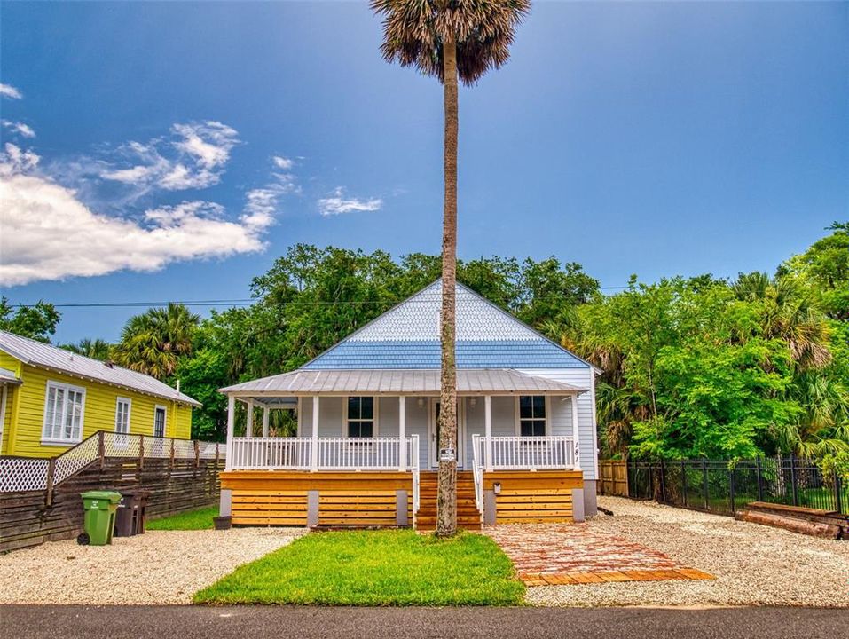 For Sale: $549,000 (2 beds, 2 baths, 1236 Square Feet)
