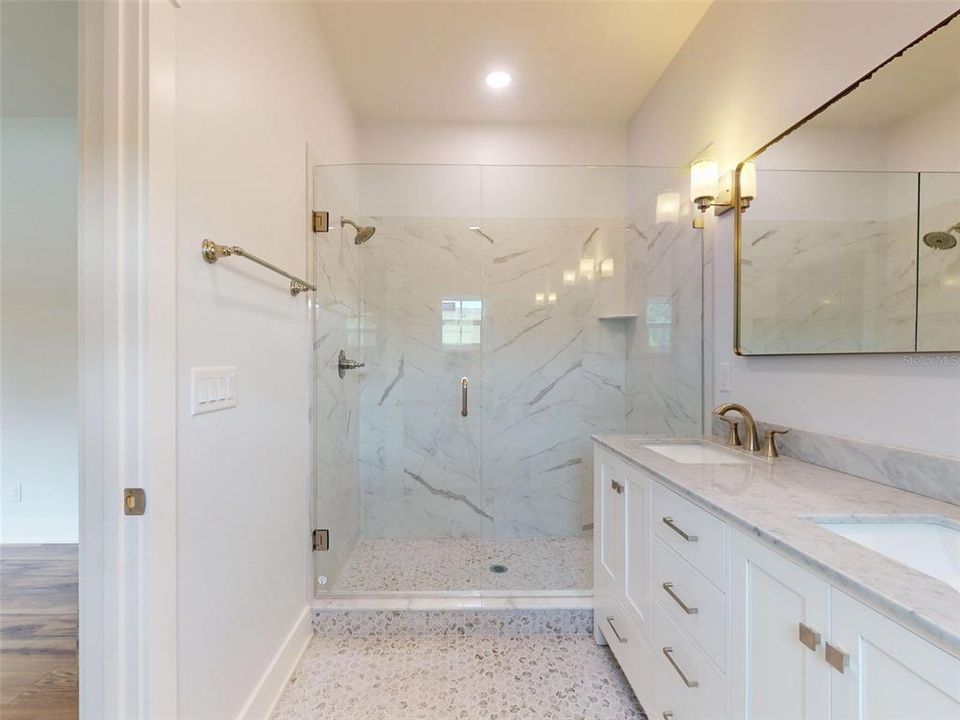 For Sale: $549,000 (2 beds, 2 baths, 1236 Square Feet)