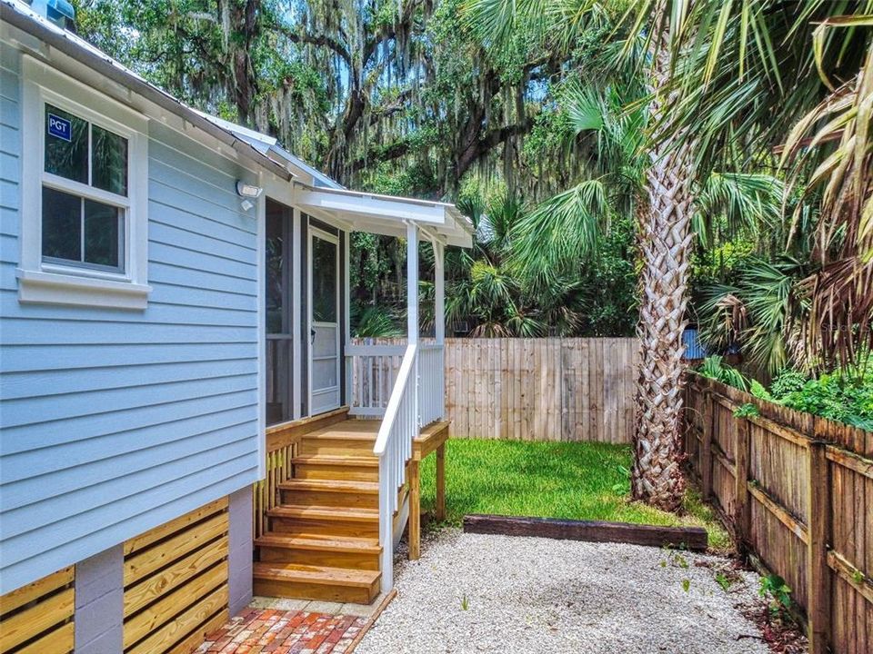For Sale: $549,000 (2 beds, 2 baths, 1236 Square Feet)