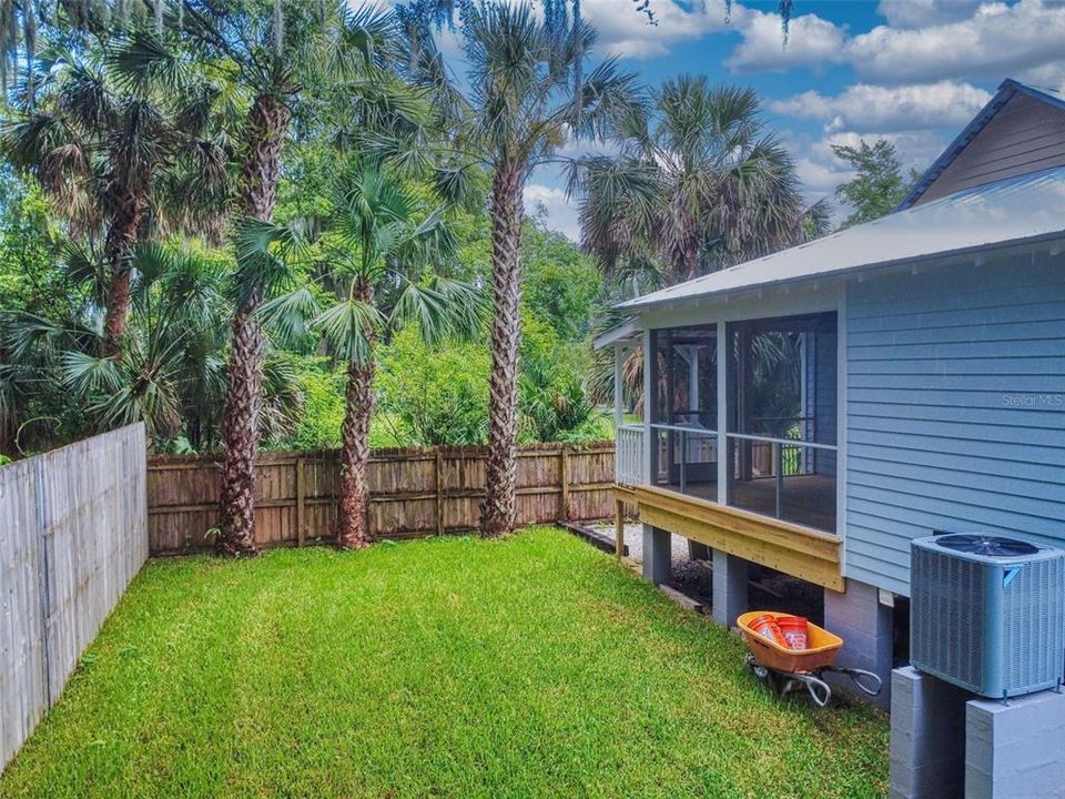For Sale: $549,000 (2 beds, 2 baths, 1236 Square Feet)