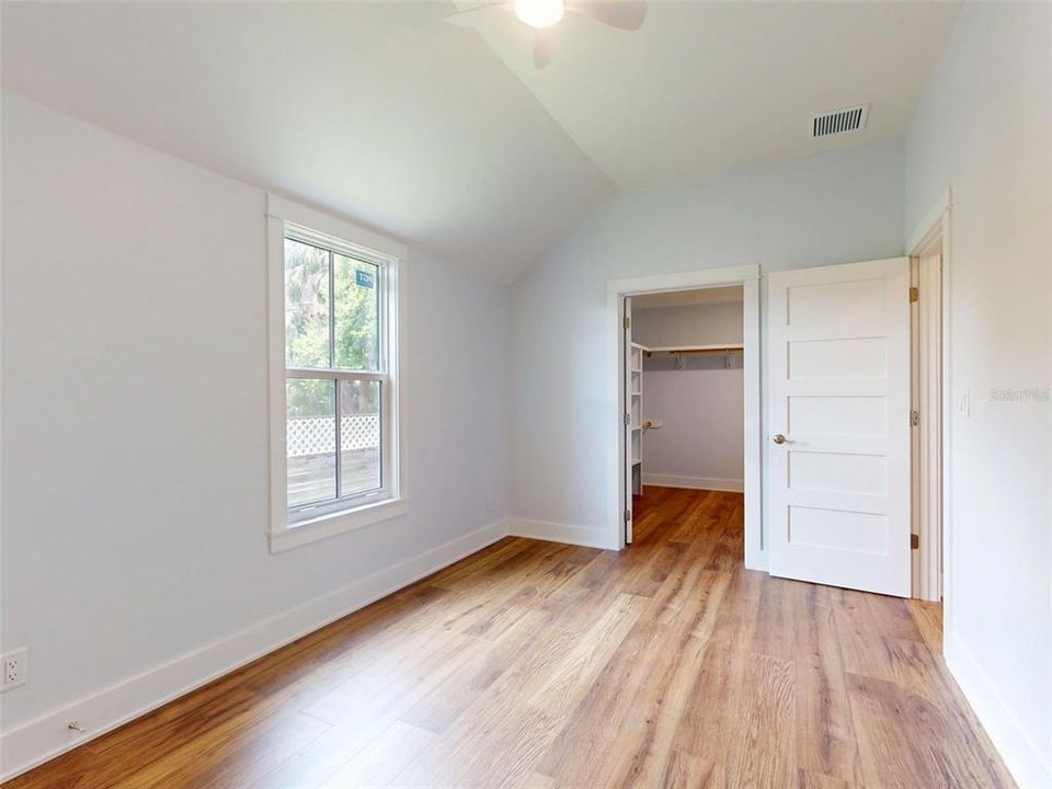 For Sale: $549,000 (2 beds, 2 baths, 1236 Square Feet)
