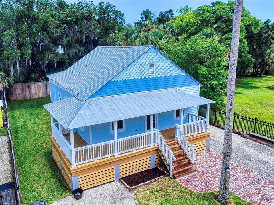 For Sale: $549,000 (2 beds, 2 baths, 1236 Square Feet)