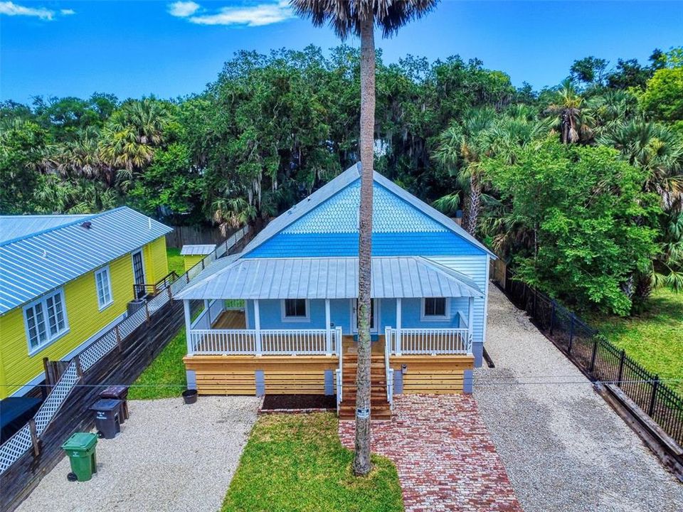 For Sale: $549,000 (2 beds, 2 baths, 1236 Square Feet)