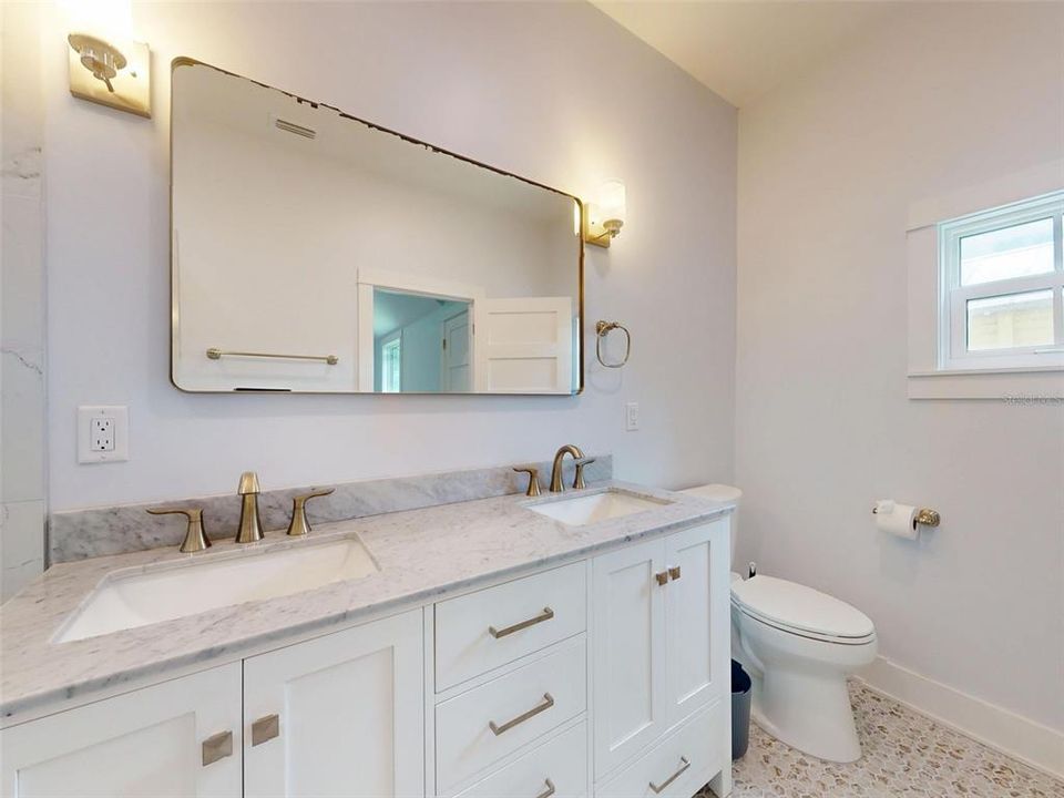 For Sale: $549,000 (2 beds, 2 baths, 1236 Square Feet)