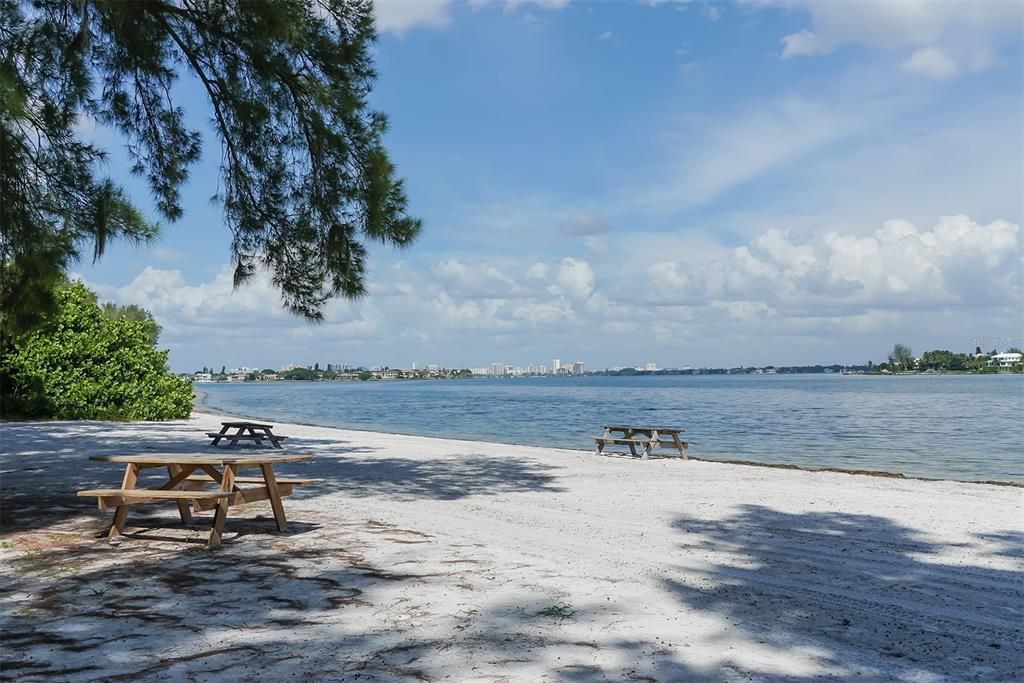 For Sale: $1,295,000 (2 beds, 2 baths, 1576 Square Feet)