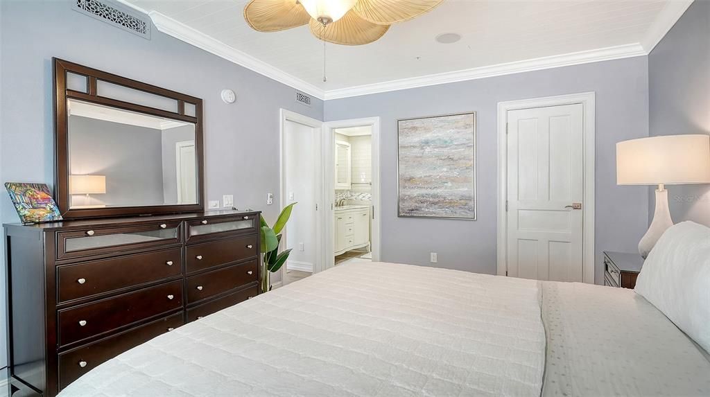 For Sale: $1,295,000 (2 beds, 2 baths, 1576 Square Feet)