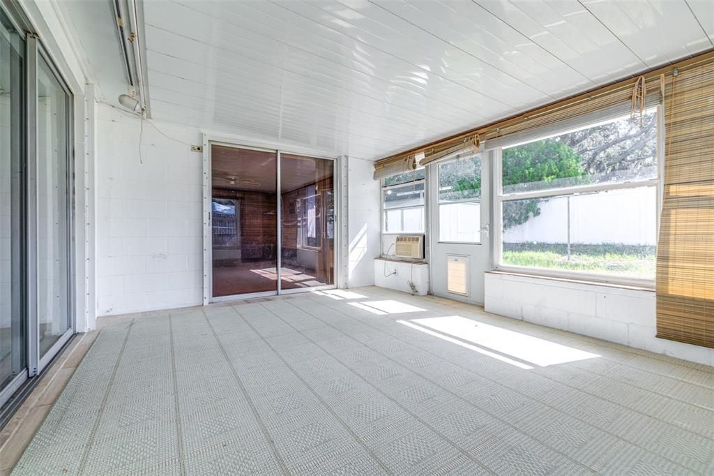 На продажу: $230,000 (2 спален, 2 ванн, 1461 Квадратных фут)