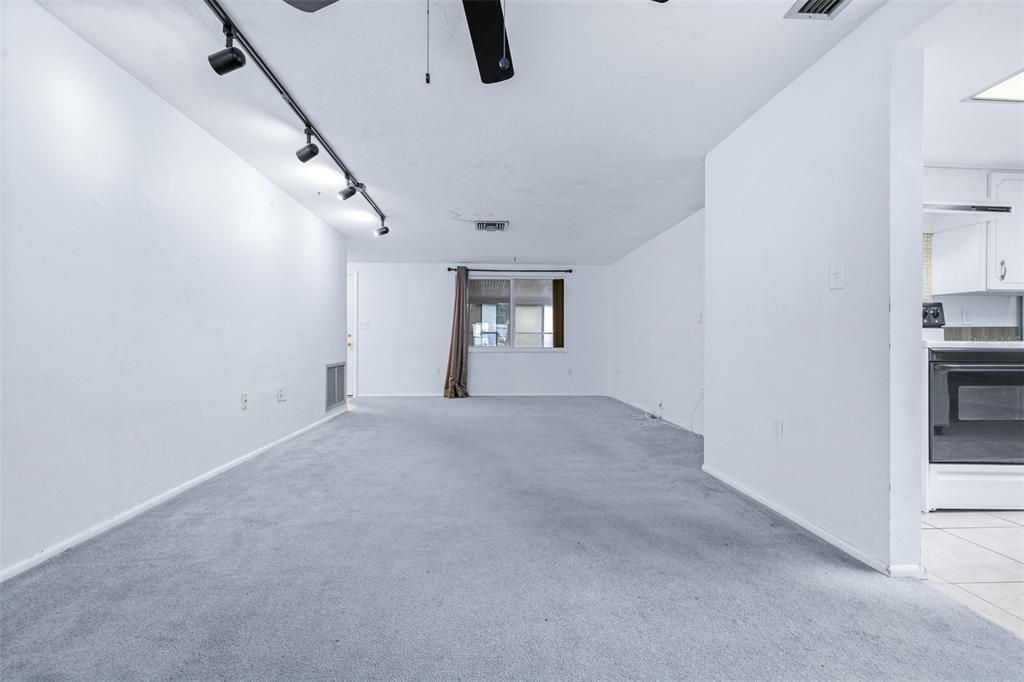 На продажу: $230,000 (2 спален, 2 ванн, 1461 Квадратных фут)