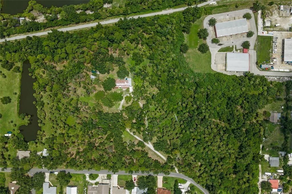 На продажу: $450,000 (0.87 acres)