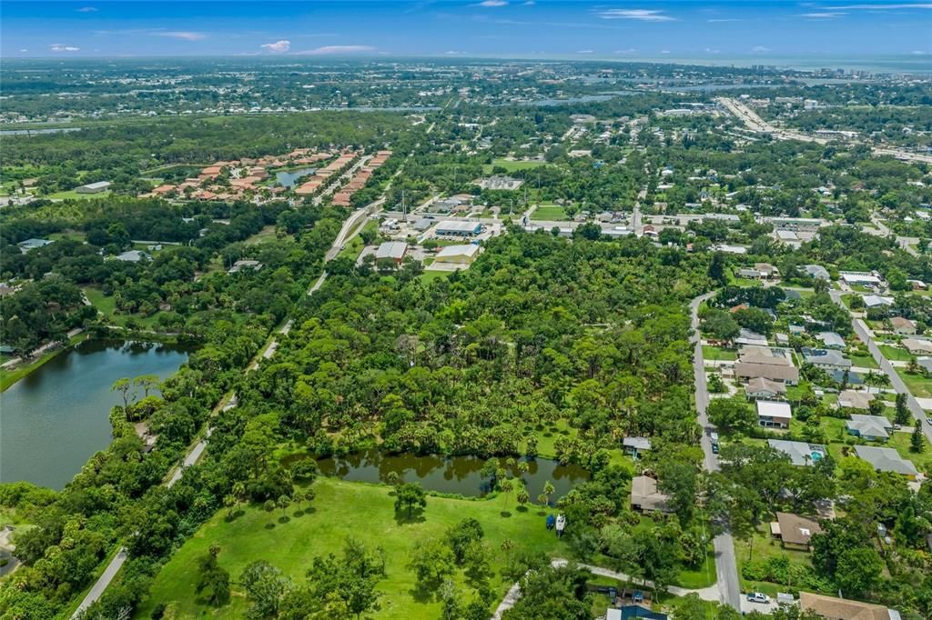 На продажу: $450,000 (0.87 acres)