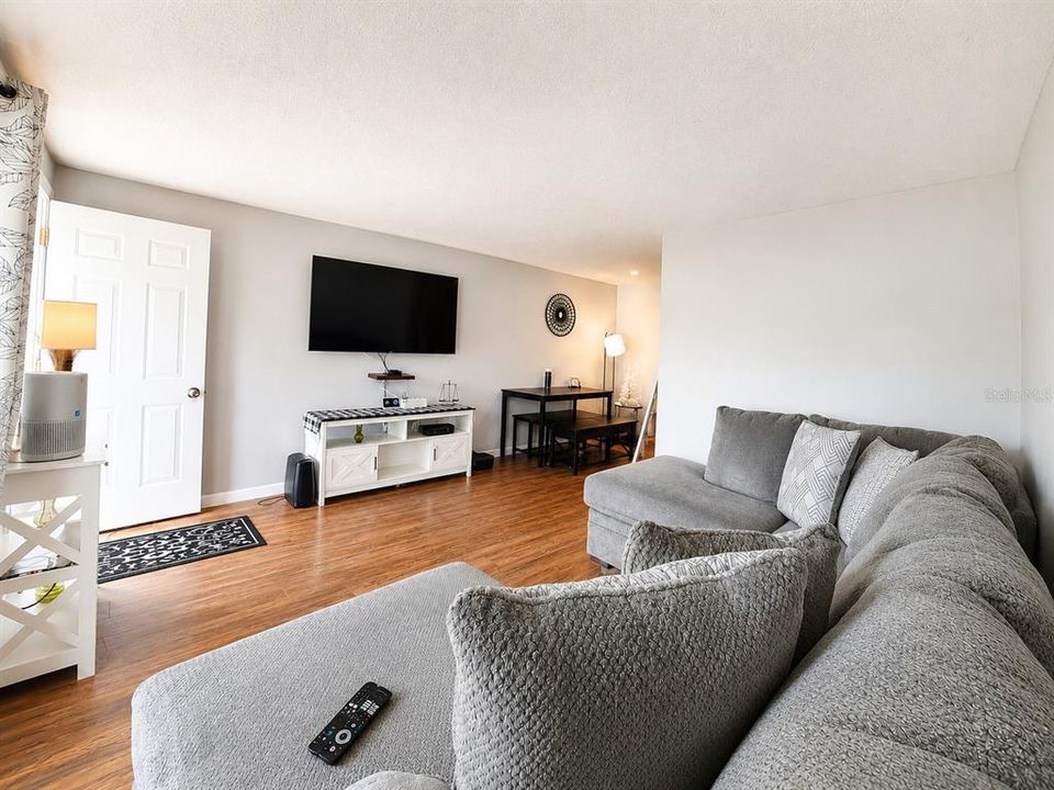 For Sale: $75,000 (1 beds, 1 baths, 624 Square Feet)